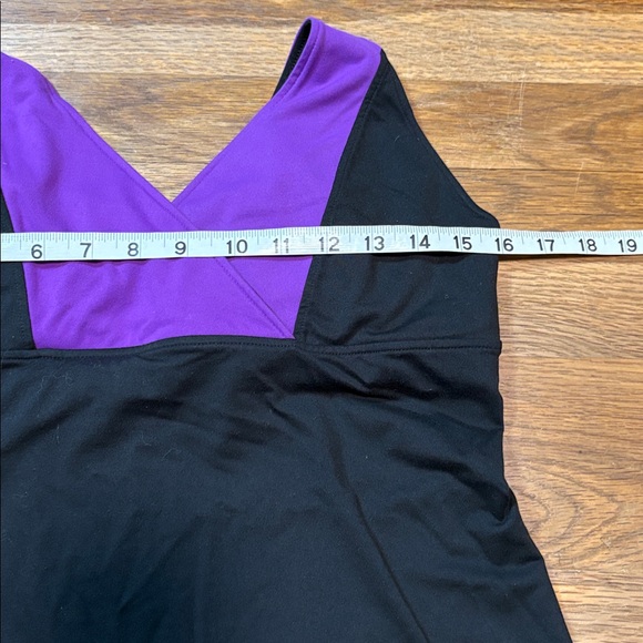 VSX built in bra yoga top - Picture 7 of 9